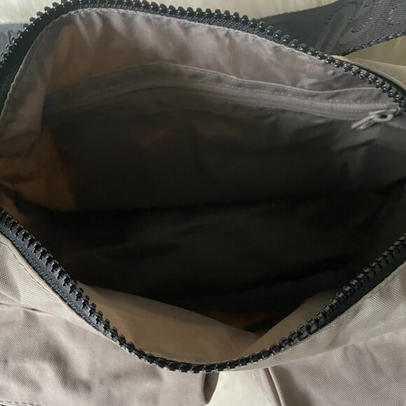 NWOT Baggu Large Cargo Crossbody - Dove - Picture 4 of 5